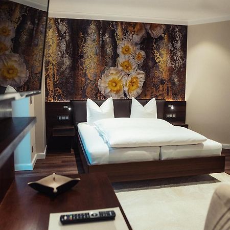 Hotel - Pension & Gaststaette "Alter Koenig" Hettstedt ภายนอก รูปภาพ