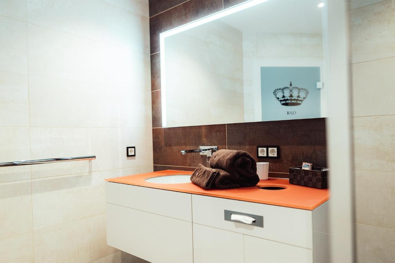 Hotel - Pension & Gaststaette "Alter Koenig" Hettstedt ภายนอก รูปภาพ
