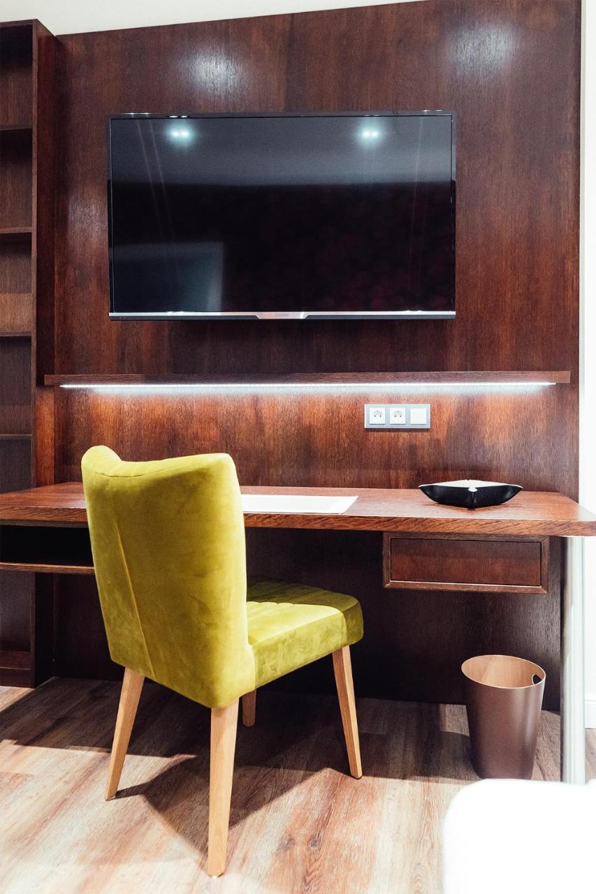 Hotel - Pension & Gaststaette "Alter Koenig" Hettstedt ภายนอก รูปภาพ