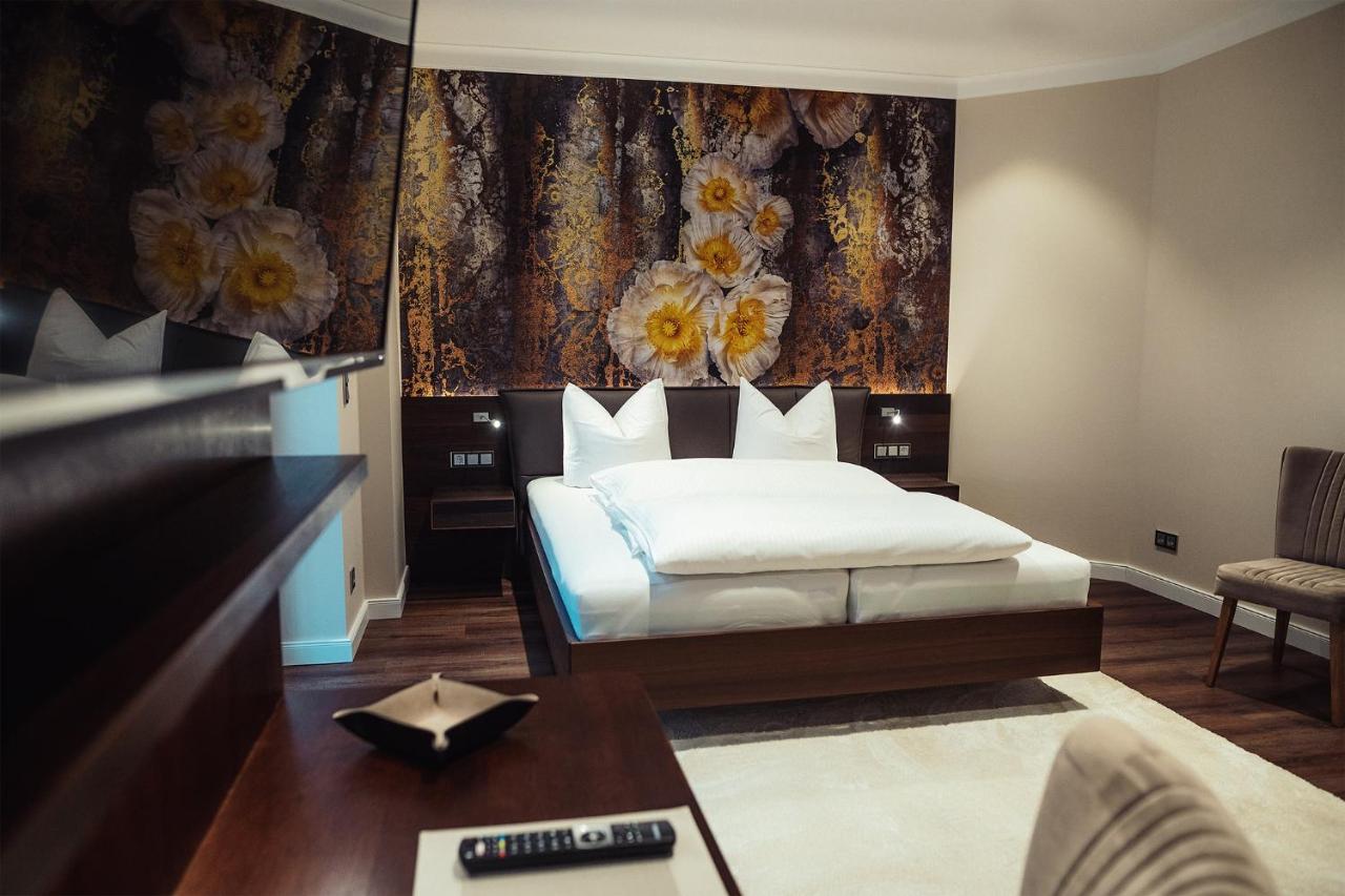 Hotel - Pension & Gaststaette "Alter Koenig" Hettstedt ภายนอก รูปภาพ